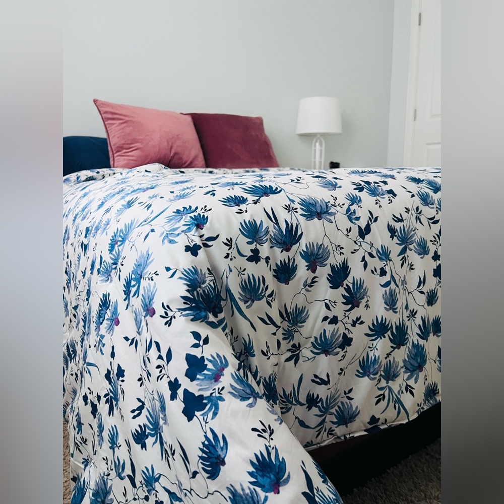 Like New $355 Ralph Lauren Adelaide Comforter! Queen White Blue Pink Floral - Picture 4 of 8